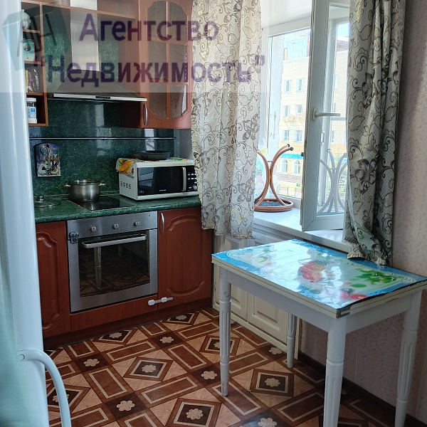 Трехкомнатная квартира по пр. Кирова, 108