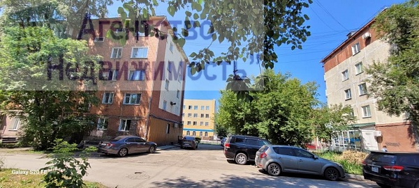 Трехкомнатная квартира по пр. Кирова, 108