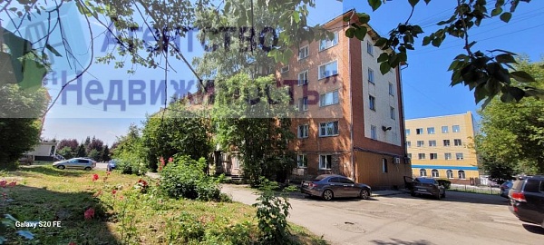 Трехкомнатная квартира по пр. Кирова, 108