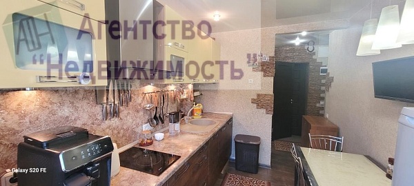 Четырехкомнатная кавртира в городе Ленинск-Кузнецком
